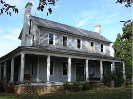 Farmhouse In Need Of Restoration Old Houses Old Houses For Sale Historic Homes For Sale