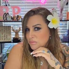 Which boat tour in Kauai takes you for snorkeling and through lava tubes?