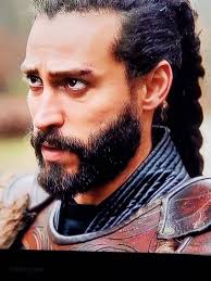 Niritaka kuongea kitu apa rakini ngoja kwanza wamesema Kuna mwanamke mmoja  ayupo kwenye Kasri