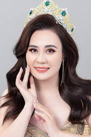 Cuộc sống của Hoa hậu Phan Kim Oanh sau 1 tháng đăng quang