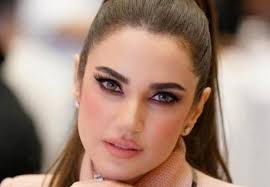 هكذا احتفلت درة بيوم المرأة التونسية صورة