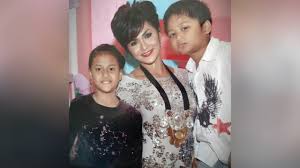 Musisi dan pencipta lagu asal indonesia dengan lagu hits separuh jiwaku. Jatuh Bangun Karier Dan Kehidupan Krisdayanti Kumparan Com
