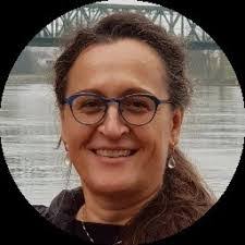 Julia Caro's Instagram, Twitter & Facebook