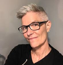 Niki Cunningham's Instagram, Twitter & Facebook