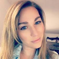 Amy Edington's Instagram, Twitter & Facebook