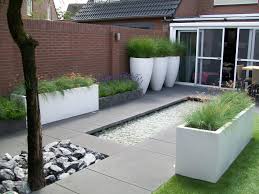 15 tips en ideeen voor moderne tuinen tuinkeur in 2020 tuin moderne tuin tuin design