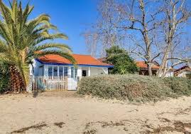 Airbnb Et Si On Louait Ces Maisons Avec Acces Direct A La Plage Avec Images Louer Maison Cap Ferret