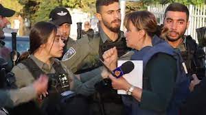 جيفارا البديري مراسلة صحفية في فلسطين، تعمل مع قناة الجزيرة الفضائية كمراسلة. Xwkgvdworzuejm