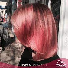 نحن مهووسون حاليا بهذا اللون الوردي الرائع من ابتكار denny k friseure التركيبة أولا تم عمل بالياج باستخدام بلوندور فريلايتز hair looks hair styles hair
