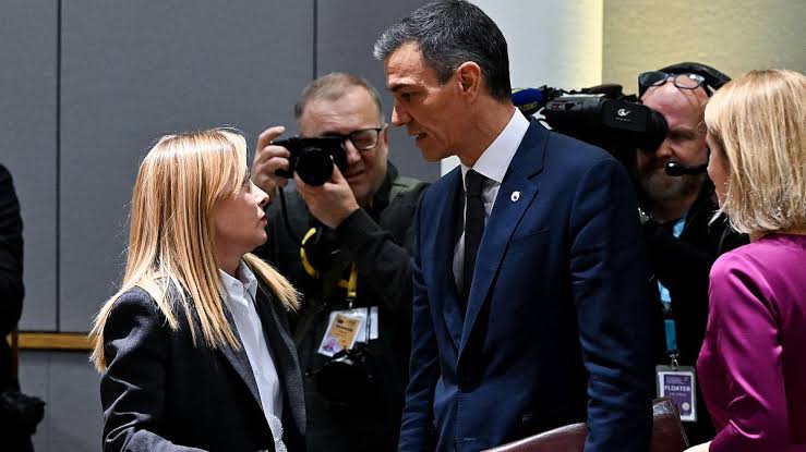 Italia y Dinamarca rechazan "la inmigración descontrolada" y piden centros  de repatriación