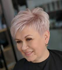 Chcete vidět pixie střih 2017? Pin By Katkastruharova On Short Hair In 2021 Very Short Hair Short Silver Hair Super Short Hair