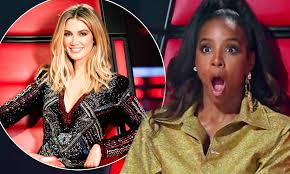 Nico santos ist in diesem jahr ebenfalls auf einem der roten stühle dabei. The Voice Reveal Why The Judges Dress In The Exact Same Outfits In Every Episode Daily Mail Online
