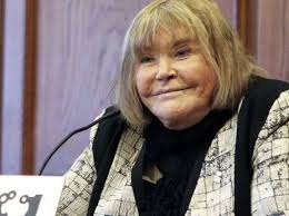 'etb hoy' ha entrevistado en exclusiva a la jueza servini en bilbao , minutos antes de que embarcase hacia sevilla. Maria Romilda Servini De Cubria Pajaro Rojo