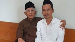 Oleh karena itu, cak nun beranggapan bahwa rizieq shihab bukanlah seorang habib. Gus Baha Bicara Soal Rizieq Shihab Dia Keturunan Rasul Pasti Baik