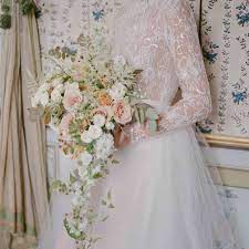 Cascading bouquets make a statement, and are a great choice for a bride who wants to have a stunning wedding bouquet. 20 Stunning Cascading Bridal Bouquets