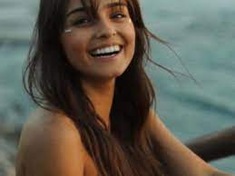 Angie costa aproveitou o bom tempo que se fez sentir para apanhar banhos de sol e exibir a sua barriguinha de grávida. Angie Costa Esta Gravida Dioguinho Blog