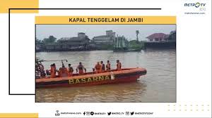 Diduga kelebihan muatan, sebuah kapal mendadak pecah dan akhirnya tenggelam. Metro Tv Metrohariini Kapal Tenggelam Di Jambi Facebook