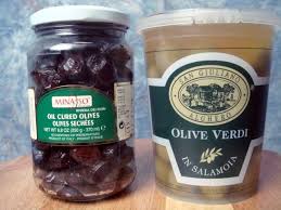 Italian Green Olives In Brine From Sardinia And Black Oil Cured Olives Form Liguria Great For Appetizers Sauces Fish O The Cure Italian Dishes Green Olives