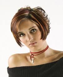 It manages to be sleek and, at the same time, full of volume. Straight Hair Combined With Short Wisps Styling Kurzes Haar Lange Kurze Haare Haar Styling