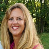 Debbie Archer's Instagram, Twitter & Facebook