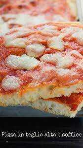 La pizza in teglia è diversa dalle solite pizze perché incredibilmente soffice e molto digeribile. Benedetta Rossi On Instagram Pizza In Teglia Alta E Soffice Di Benedetta Ricetta Facile Senza Impasto Video In Colla Ricette Pizza In Teglia Ricette Facili