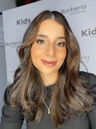 Balayage tipo #Brunette en tonos Miel y caramelos 🍯✨ Jenny quería ver un  cambio en su cabello y dentro de su lista de deseos quería que fuera un  cambio muy natural, algo