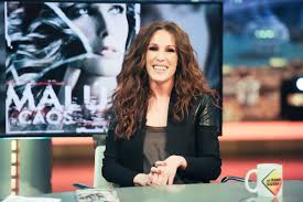 Malú: No me gusta que me miren las tetas cuando llegan