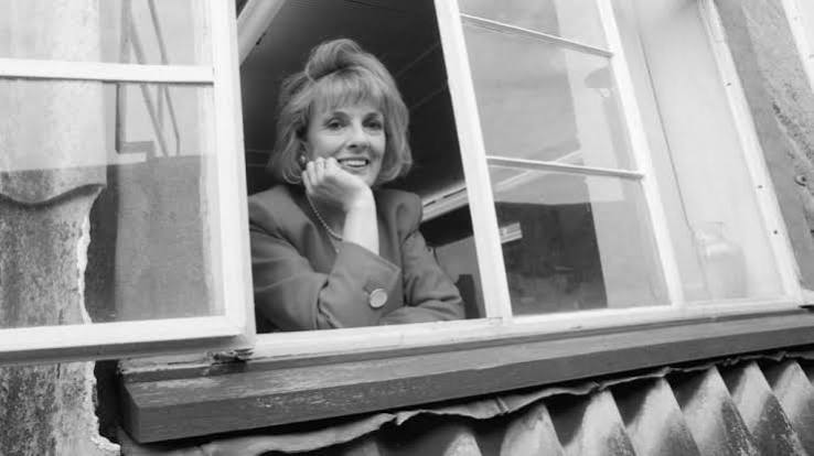 Dame Esther Rantzen, broadcaster, campaigner and charity founder, dies aged 86 - BBC News