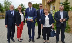Dziękuję wszystkim, przede wszystkim tym, którzy dziś głosują. Wiceminister Sprawiedliwosci Marcin Warchol W Stalowej Woli Zobaczyl Osrodki Pomagajace Ofiarom Echo Dnia Podkarpackie
