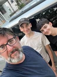 Is anyone in this group looking for a gig or a side job? iTaskApp is short  for contractors who can respond to client's requests such as cleaning,  plumbing, tiling, landscaping, lawn mowing,