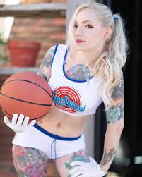 Shamandalie - a sexual icon - break taboos