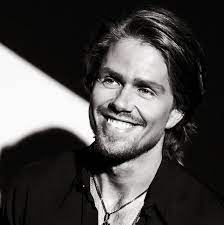 First found fame at the age of 13 when he recorded bedankt mijn vriend, a posthumous duet with his father that appeared on a 2007 tribute. Andre Hazes Jr Spotify