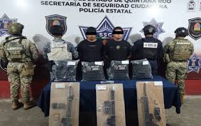 Operativo en Quintana Roo deja 10 detenidos, droga y armamento táctico asegurado