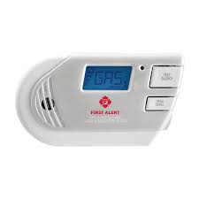 This unit sends an audio or a visual alarm, or a combination of audio and visual alarm, to warn people when a dangerous level of carbon monoxide is detected. First Alert Gco1cn Plug In Combination Explosive Gas Co Alarm W Battery Backup Carbon Monoxide Detectors Meijer Grocery Pharmacy Home More