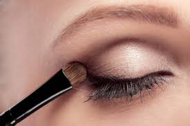 No matter how you prefer to apply eyeshadow,. Eyeshadow Tips For Beginners How To Choose And Apply Eyeshadow The Right Way India Com