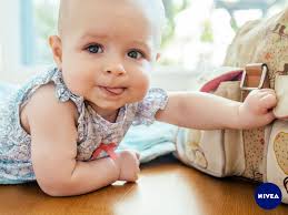 Durchschnittlich schafft es ein baby zwischen dem sechsten und achten lebensmonat sich eigenständig über die seite auf den bauch und wieder zurück zu drehen. Ab Wann Konnen Sich Babys Drehen Nivea