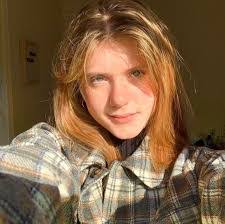 Nicole Burress's Instagram, Twitter & Facebook