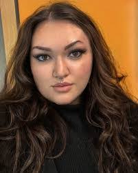 Jessica Cawthon's Instagram, Twitter & Facebook