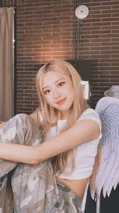 Rose Blackpink Aesthetic Wallpaper Blackpink Rose Black Pink Kpop Lisa Blackpink Wallpaper