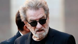 VIDEO. Pneumonie, arrêt de la cigarette et de l'alcool… affaibli, Eddy  Mitchell se confie sur son changement de vie - midilibre.fr