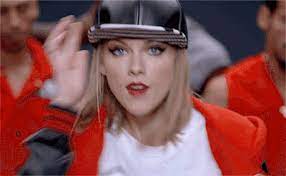 Taylor Swift S Latest Advice To A Bullied Fan Is The Sweetest Yet Taylor Swift Latest Taylor Swift Videos Taylor Swift Dancing