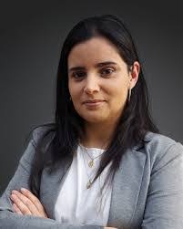 Andrea Freitas's Instagram, Twitter & Facebook