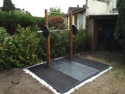 Diy Outdoor Weightlifting Platform And Rack Backyard Gym Home Gym Decor Outdoor Gym