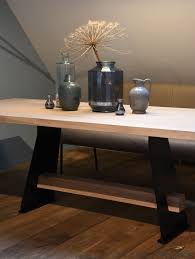 eiken tafel balk met stoere poot in het midden woonwinkel alle pilat eiken tafel tafel tafels