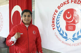 Kokugikan arena'da çeyrek finalde busenaz sürmeneli, ukraynalı sporcu anna lysenko'yla mücadele etti. Dunya Sampiyonu Boksor Busenaz Surmeneli Kiz Cocuklarina Rol Model Olmak Istiyor