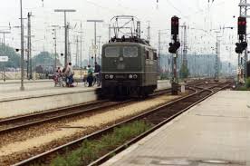 Zu fuß in die rechbergstraße einbiegen oder mit dem bus stadteinwärts bis zur gleichnamigen haltestelle (1 station); Bahnhof Ingolstadt Fotos Bahnbilder De