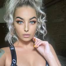 She a remy girl so im goin pursue her. Lashes in Savannah from @felinelashes