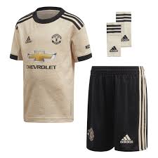 After revealing its home kit inspired by the famous 1999 treble win, manchester united has now revealed an away jersey influenced by the artwork in manchester's northern quarter. Manchester United Away Little Boys Football Kit 2019 20