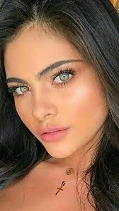 Il colore capelli adatto a chi ha occhi verde chiaro e carnagione chiara, dovrebbe virare verso le tonalità del nero e del castano scuro, mentre . Pin Su Blog Di Sergio Valli