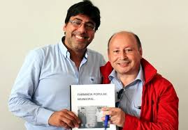 El alcalde de panguipulli, rodrigo valdivia, se refirió a la quema de la municipalidad de la ciudad, luego de que se diera a conocer la muerte de un malabarista en manos. 11 11 2015 Tras Reunirse Con Alcalde De Recoleta Daniel Jadue Concejal Valdivia Formulo Publico Llamado Al Alcalde Rene Aravena Para Que Se Sume A La Idea Y Apoye Instalacion De Una Farmacia Popular En